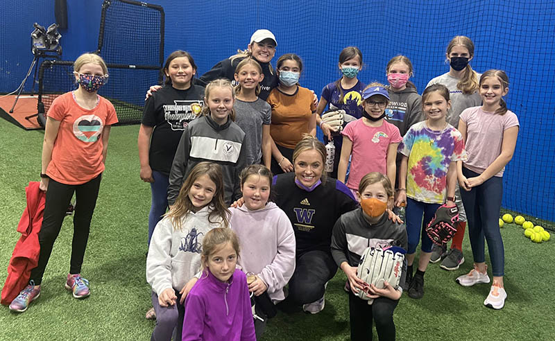 Softball Pitching Clinic Group Photo from Dec. 11, 2021 at BASE by Pros