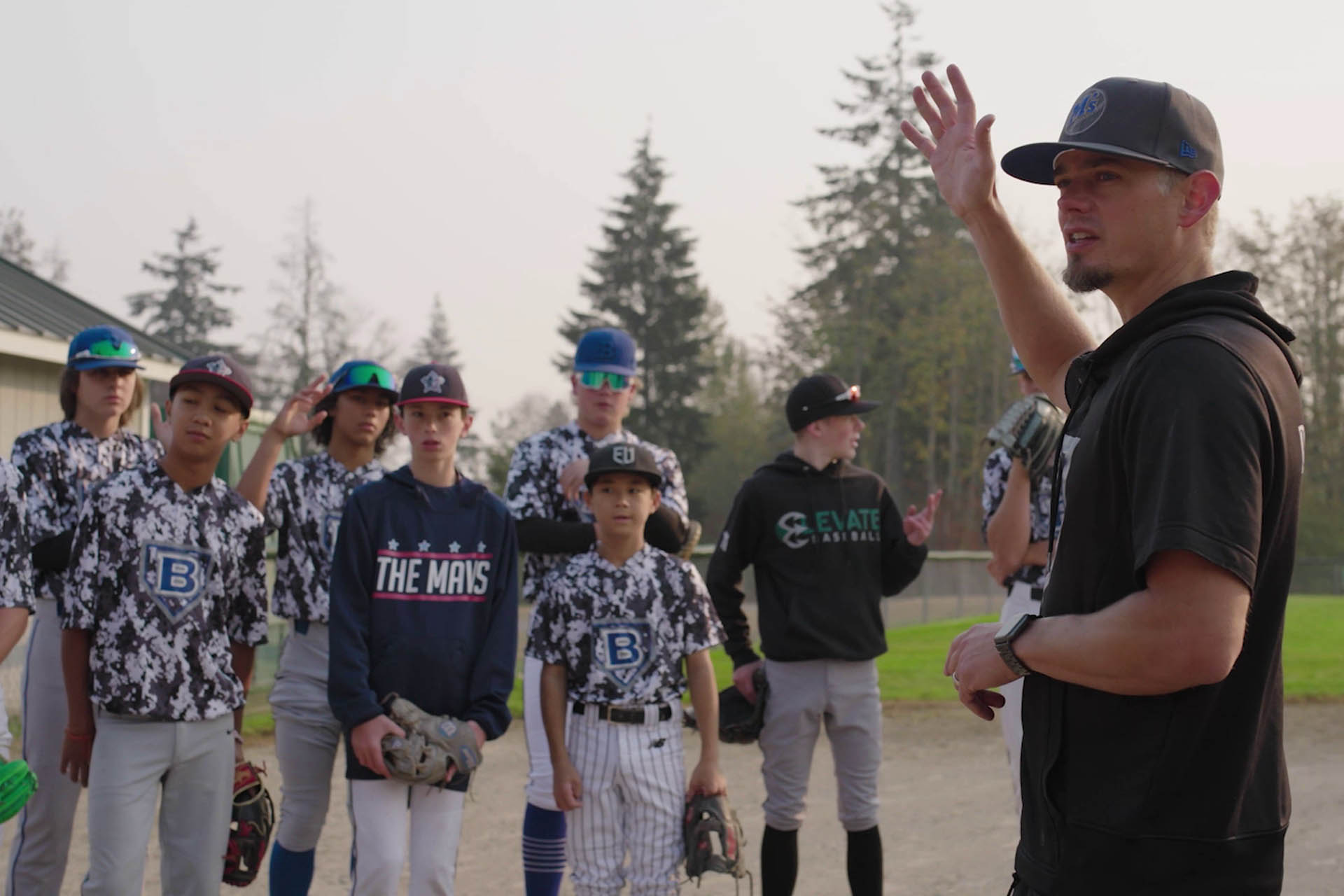 Brent Lillibridge talks with players during the 2022 Fall Instructional League